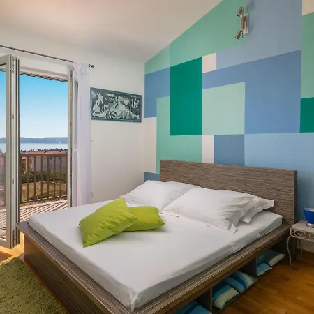Stunning Holiday In Kastel Luksic Dalmatia Croatia Holiday home